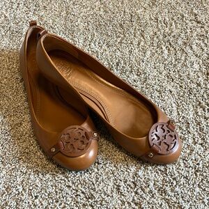 Tory Burch Logo Flats with gold accents - W7.5